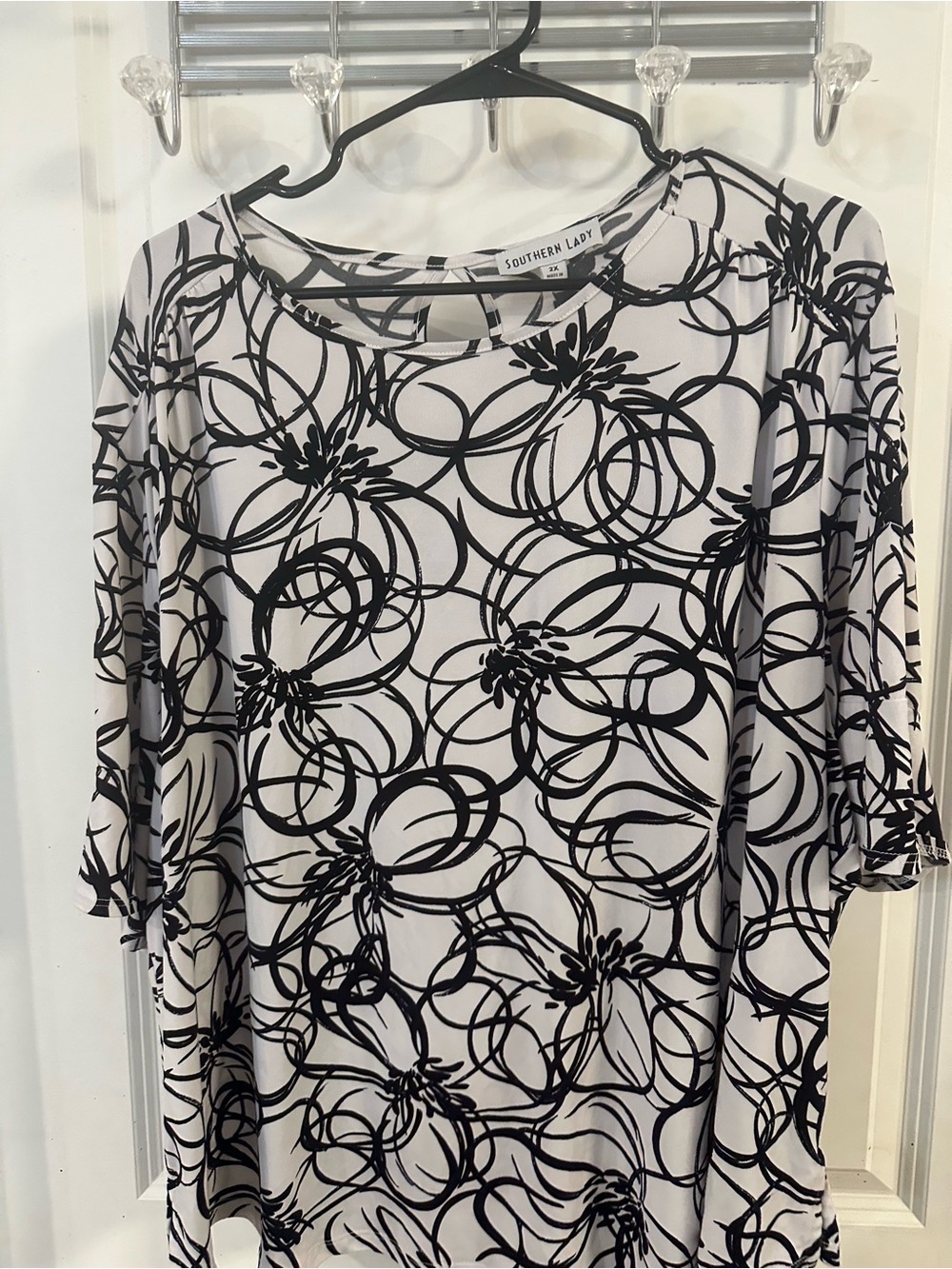 Southern Lady Black & White Abstract Loop Floral Tunic